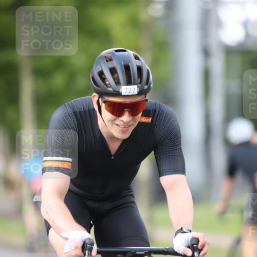 10.08.2025 - GEWOBA Citytriathlon Bremen Yannick Fuchs http://msf.ph/oto/8550939 10.08.2025 12:27:03 Radfahren 607, 703, 727, 889, 918, 928, 948, 1003 meine-sportfotos.de