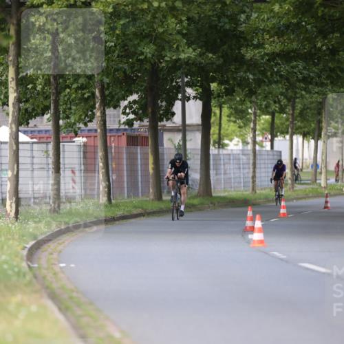 10.08.2025 - GEWOBA Citytriathlon Bremen Yannick Fuchs http://msf.ph/oto/8550941 10.08.2025 12:27:05 Radfahren 607, 703, 727, 918, 928, 948, 1003 meine-sportfotos.de