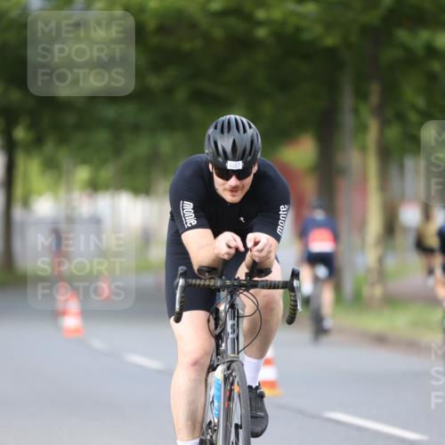 10.08.2025 - GEWOBA Citytriathlon Bremen Yannick Fuchs http://msf.ph/oto/8550948 10.08.2025 12:27:11 Radfahren 586, 607, 633, 727, 918, 962, 1003 meine-sportfotos.de