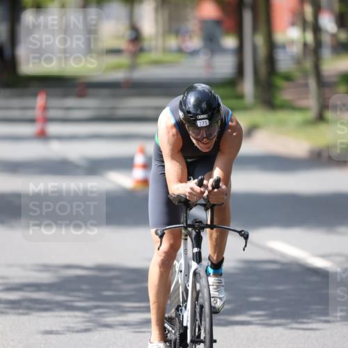 10.08.2025 - GEWOBA Citytriathlon Bremen Yannick Fuchs http://msf.ph/oto/8550949 10.08.2025 14:15:53 Radfahren 43, 46, 72, 74, 92, 98, 129, 187, 271 meine-sportfotos.de