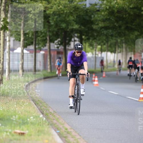 10.08.2025 - GEWOBA Citytriathlon Bremen Yannick Fuchs http://msf.ph/oto/8550959 10.08.2025 12:27:13 Radfahren 586, 607, 633, 727, 792, 918, 962, 1003 meine-sportfotos.de