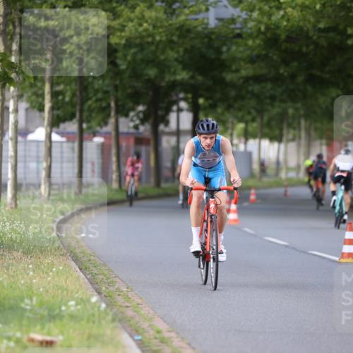 10.08.2025 - GEWOBA Citytriathlon Bremen Yannick Fuchs http://msf.ph/oto/8550975 10.08.2025 12:27:17 Radfahren 586, 607, 633, 792, 835, 918, 962 meine-sportfotos.de