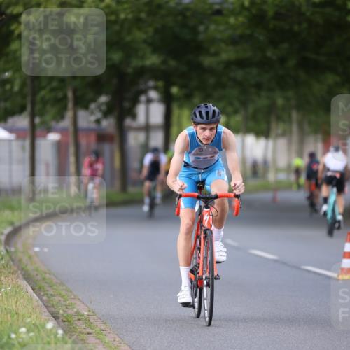 10.08.2025 - GEWOBA Citytriathlon Bremen Yannick Fuchs http://msf.ph/oto/8550978 10.08.2025 12:27:18 Radfahren 586, 607, 633, 792, 835, 918, 962 meine-sportfotos.de