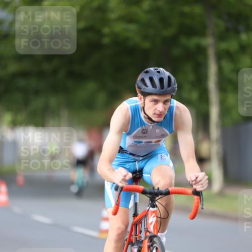 10.08.2025 - GEWOBA Citytriathlon Bremen Yannick Fuchs http://msf.ph/oto/8550981 10.08.2025 12:27:18 Radfahren 586, 607, 633, 792, 835, 918, 962 meine-sportfotos.de