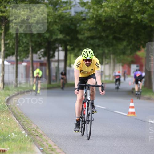 10.08.2025 - GEWOBA Citytriathlon Bremen Yannick Fuchs http://msf.ph/oto/8551005 10.08.2025 12:27:24 Radfahren 568, 586, 633, 792, 835, 918, 929, 962, 1038 meine-sportfotos.de
