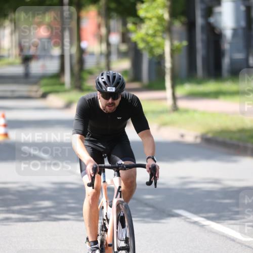 10.08.2025 - GEWOBA Citytriathlon Bremen Yannick Fuchs http://msf.ph/oto/8551011 10.08.2025 14:16:14 Radfahren 2, 23, 24, 38, 46, 48, 57, 62, 63, 65, 92, 129 meine-sportfotos.de