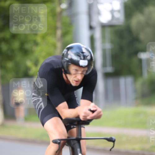 10.08.2025 - GEWOBA Citytriathlon Bremen Yannick Fuchs http://msf.ph/oto/8551035 10.08.2025 12:27:29 Radfahren 568, 586, 633, 647, 792, 835, 929, 962, 1038 meine-sportfotos.de