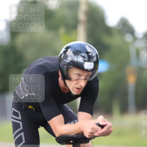 10.08.2025 - GEWOBA Citytriathlon Bremen Yannick Fuchs http://msf.ph/oto/8551037 10.08.2025 12:27:29 Radfahren 568, 586, 633, 647, 792, 835, 929, 962, 1038 meine-sportfotos.de