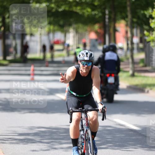 10.08.2025 - GEWOBA Citytriathlon Bremen Yannick Fuchs http://msf.ph/oto/8551045 10.08.2025 14:16:19 Radfahren 2, 23, 24, 31, 38, 48, 57, 62, 63, 65, 121, 144 meine-sportfotos.de