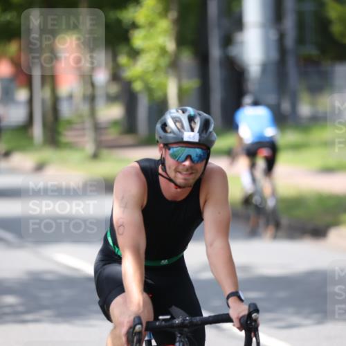 10.08.2025 - GEWOBA Citytriathlon Bremen Yannick Fuchs http://msf.ph/oto/8551052 10.08.2025 14:16:20 Radfahren 2, 23, 31, 38, 48, 57, 62, 63, 65, 121, 144, 152 meine-sportfotos.de