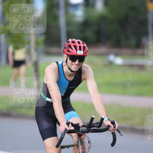 10.08.2025 - GEWOBA Citytriathlon Bremen Yannick Fuchs http://msf.ph/oto/8551053 10.08.2025 12:27:38 Radfahren 568, 647, 792, 819, 835, 929, 963, 1038 meine-sportfotos.de