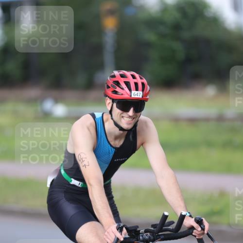 10.08.2025 - GEWOBA Citytriathlon Bremen Yannick Fuchs http://msf.ph/oto/8551055 10.08.2025 12:27:38 Radfahren 568, 647, 792, 819, 835, 929, 963, 1038 meine-sportfotos.de