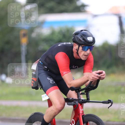 10.08.2025 - GEWOBA Citytriathlon Bremen Yannick Fuchs http://msf.ph/oto/8551057 10.08.2025 12:27:57 Radfahren 593, 669, 674, 676, 697, 712, 713, 716, 800, 819, 885, 907, 963 meine-sportfotos.de