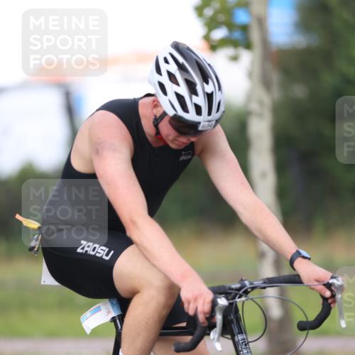 10.08.2025 - GEWOBA Citytriathlon Bremen Yannick Fuchs http://msf.ph/oto/8551062 10.08.2025 12:27:58 Radfahren 593, 669, 674, 676, 697, 712, 713, 716, 800, 819, 885, 907, 963 meine-sportfotos.de
