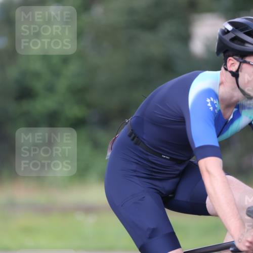 10.08.2025 - GEWOBA Citytriathlon Bremen Yannick Fuchs http://msf.ph/oto/8551065 10.08.2025 12:27:59 Radfahren 593, 669, 674, 676, 697, 712, 713, 716, 800, 819, 885, 907, 963 meine-sportfotos.de