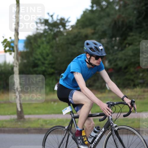 10.08.2025 - GEWOBA Citytriathlon Bremen Yannick Fuchs http://msf.ph/oto/8551070 10.08.2025 12:28:02 Radfahren 593, 651, 669, 674, 676, 697, 712, 713, 716, 748, 800, 819, 885, 898, 907, 963 meine-sportfotos.de