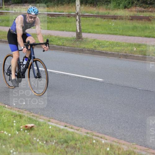 10.08.2025 - GEWOBA Citytriathlon Bremen Yannick Fuchs http://msf.ph/oto/8551078 10.08.2025 12:28:11 Radfahren 593, 651, 676, 685, 697, 713, 716, 748, 885, 898, 907 meine-sportfotos.de
