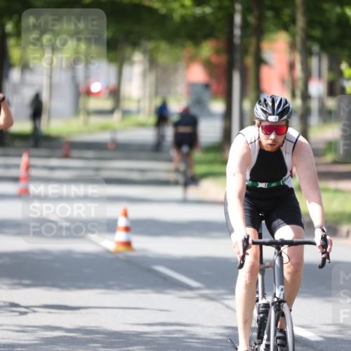 10.08.2025 - GEWOBA Citytriathlon Bremen Yannick Fuchs http://msf.ph/oto/8551079 10.08.2025 14:16:27 Radfahren 31, 38, 48, 57, 62, 63, 64, 65, 121, 144, 152, 173 meine-sportfotos.de