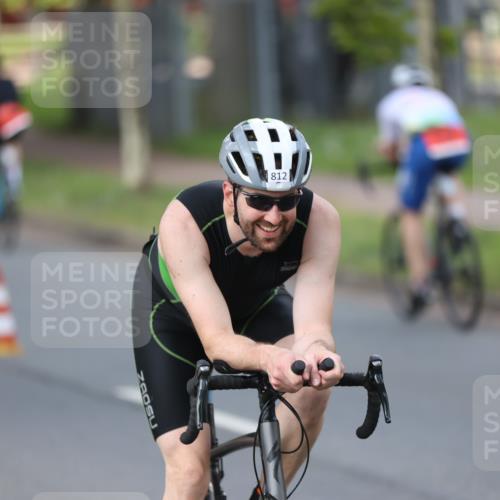 10.08.2025 - GEWOBA Citytriathlon Bremen Yannick Fuchs http://msf.ph/oto/8551113 10.08.2025 12:28:24 Radfahren 612, 625, 629, 651, 685, 748, 812, 816, 828, 898, 941, 980, 981 meine-sportfotos.de