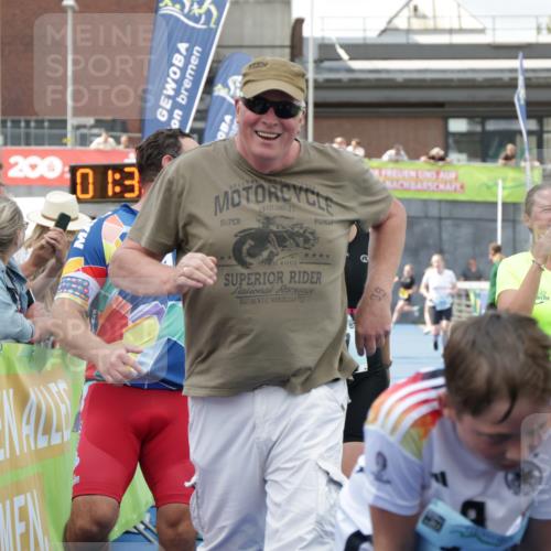 10.08.2025 - GEWOBA Citytriathlon Bremen H.Heesch http://msf.ph/oto/8551145 10.08.2025 11:41:47 Ziel 15, 59, 189, 197 meine-sportfotos.de
