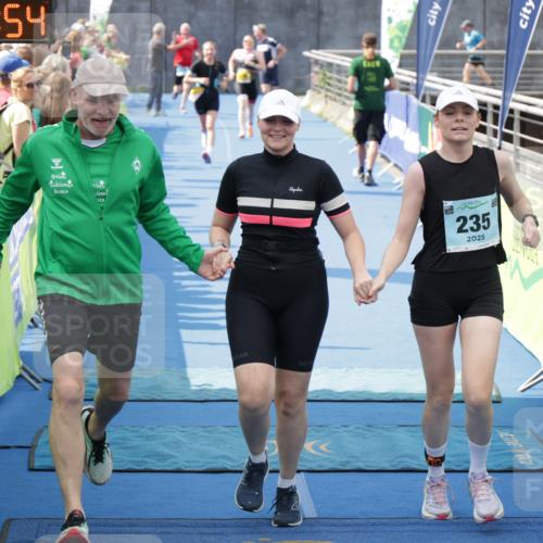 10.08.2025 - GEWOBA Citytriathlon Bremen H.Heesch http://msf.ph/oto/8551170 10.08.2025 11:42:36 Ziel 235, 476 meine-sportfotos.de