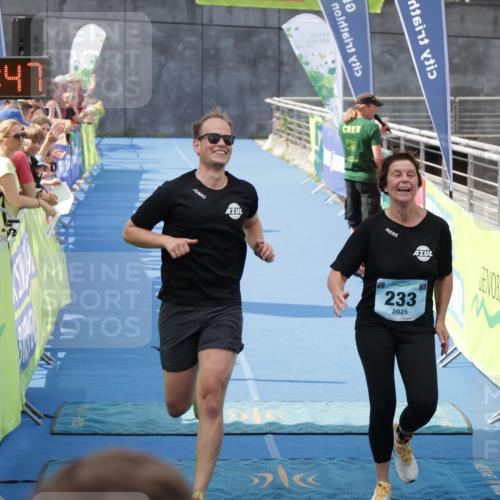 10.08.2025 - GEWOBA Citytriathlon Bremen H.Heesch http://msf.ph/oto/8551232 10.08.2025 11:43:29 Ziel 93, 233 meine-sportfotos.de