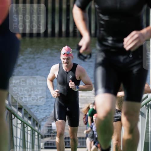 10.08.2025 - GEWOBA Citytriathlon Bremen H.Heesch http://msf.ph/oto/8551427 10.08.2025 10:22:41 Schwimmen 133, 380, 404, 474, 513 meine-sportfotos.de