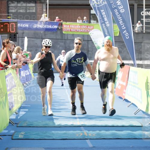 10.08.2025 - GEWOBA Citytriathlon Bremen H.Heesch http://msf.ph/oto/8551461 10.08.2025 11:45:51 Ziel 39, 221 meine-sportfotos.de
