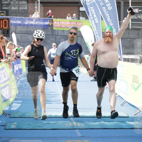 10.08.2025 - GEWOBA Citytriathlon Bremen H.Heesch http://msf.ph/oto/8551464 10.08.2025 11:45:52 Ziel 23, 39, 221 meine-sportfotos.de