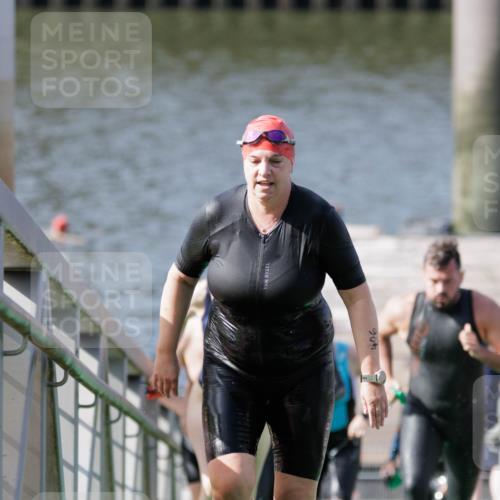10.08.2025 - GEWOBA Citytriathlon Bremen H.Heesch http://msf.ph/oto/8551617 10.08.2025 10:24:17 Schwimmen 29, 127, 245, 402, 435, 440, 463, 475, 485, 496 meine-sportfotos.de