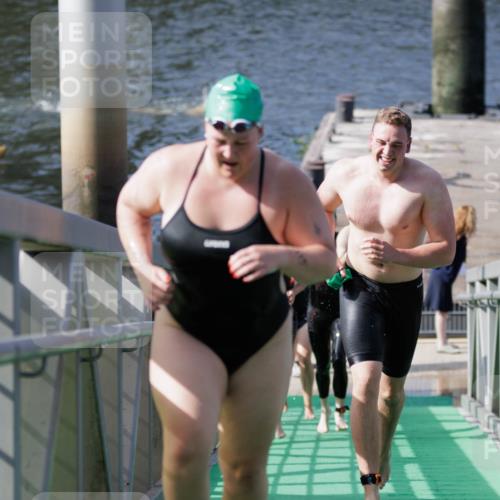 10.08.2025 - GEWOBA Citytriathlon Bremen H.Heesch http://msf.ph/oto/8551667 10.08.2025 10:24:47 Schwimmen 83, 99, 109, 115, 137, 151, 225, 499 meine-sportfotos.de
