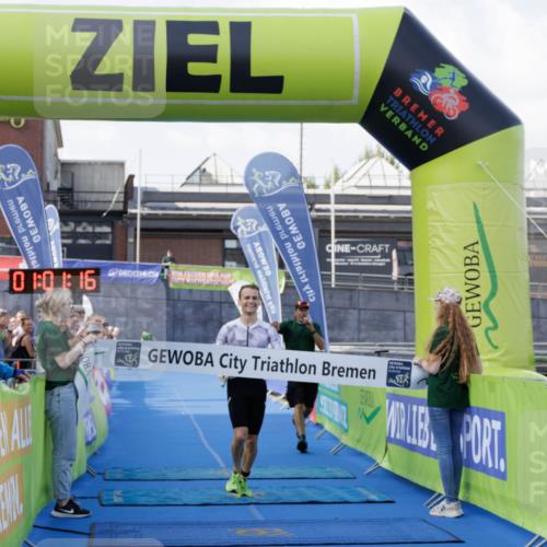 10.08.2025 - GEWOBA Citytriathlon Bremen H.Heesch http://msf.ph/oto/8551726 10.08.2025 11:04:58 Ziel 375 meine-sportfotos.de