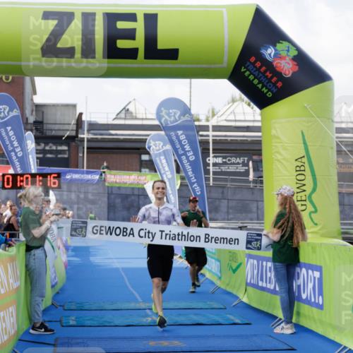 10.08.2025 - GEWOBA Citytriathlon Bremen H.Heesch http://msf.ph/oto/8551735 10.08.2025 11:04:58 Ziel 375 meine-sportfotos.de