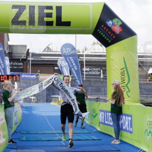 10.08.2025 - GEWOBA Citytriathlon Bremen H.Heesch http://msf.ph/oto/8551765 10.08.2025 11:04:59 Ziel 375 meine-sportfotos.de