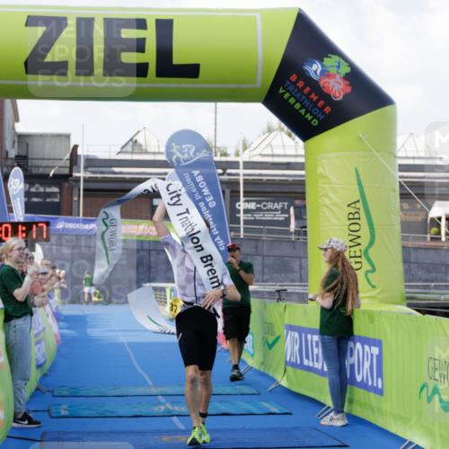 10.08.2025 - GEWOBA Citytriathlon Bremen H.Heesch http://msf.ph/oto/8551786 10.08.2025 11:04:59 Ziel 375 meine-sportfotos.de