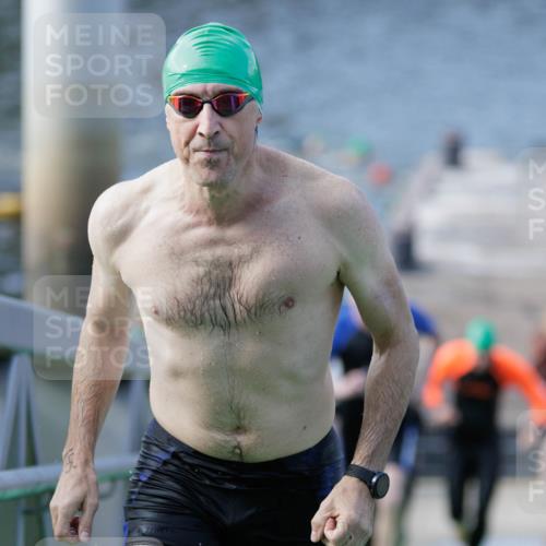 10.08.2025 - GEWOBA Citytriathlon Bremen H.Heesch http://msf.ph/oto/8551796 10.08.2025 10:25:49 Schwimmen 85, 87, 145, 147 meine-sportfotos.de