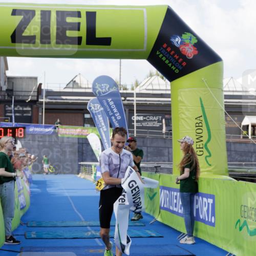 10.08.2025 - GEWOBA Citytriathlon Bremen H.Heesch http://msf.ph/oto/8551823 10.08.2025 11:04:59 Ziel 375 meine-sportfotos.de