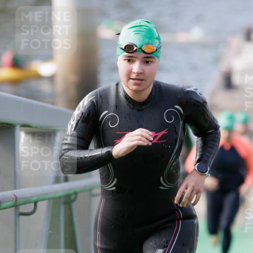10.08.2025 - GEWOBA Citytriathlon Bremen H.Heesch http://msf.ph/oto/8551840 10.08.2025 10:25:58 Schwimmen 55, 71, 85, 145, 231 meine-sportfotos.de