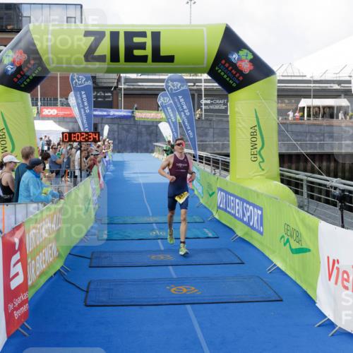 10.08.2025 - GEWOBA Citytriathlon Bremen H.Heesch http://msf.ph/oto/8551916 10.08.2025 11:06:16 Ziel 391 meine-sportfotos.de