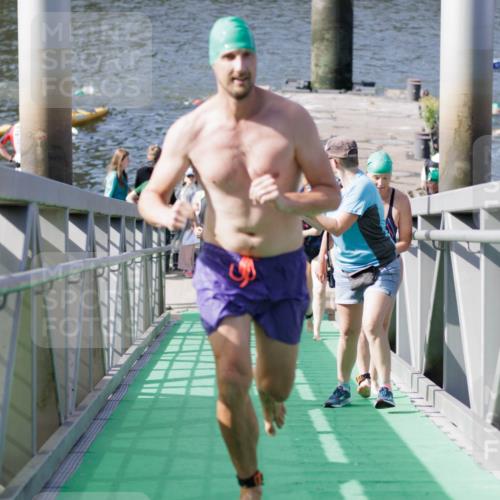 10.08.2025 - GEWOBA Citytriathlon Bremen H.Heesch http://msf.ph/oto/8552071 10.08.2025 10:27:16 Schwimmen 61, 69, 93, 201, 247, 484 meine-sportfotos.de