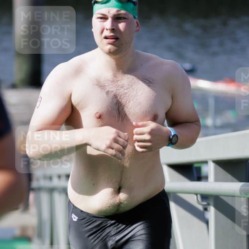 10.08.2025 - GEWOBA Citytriathlon Bremen H.Heesch http://msf.ph/oto/8552122 10.08.2025 10:27:27 Schwimmen 31, 51, 59, 61, 135, 185, 247 meine-sportfotos.de