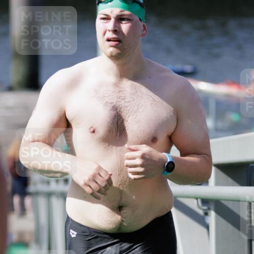 10.08.2025 - GEWOBA Citytriathlon Bremen H.Heesch http://msf.ph/oto/8552124 10.08.2025 10:27:27 Schwimmen 31, 51, 59, 61, 135, 185, 247 meine-sportfotos.de