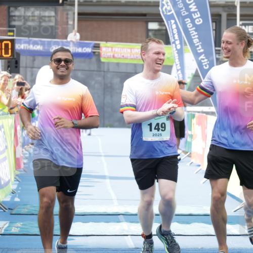 10.08.2025 - GEWOBA Citytriathlon Bremen H.Heesch http://msf.ph/oto/8552126 10.08.2025 11:51:22 Ziel 149 meine-sportfotos.de