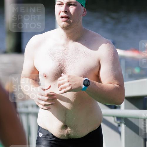 10.08.2025 - GEWOBA Citytriathlon Bremen H.Heesch http://msf.ph/oto/8552127 10.08.2025 10:27:28 Schwimmen 31, 51, 59, 61, 135, 185, 247 meine-sportfotos.de