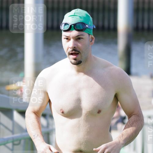 10.08.2025 - GEWOBA Citytriathlon Bremen H.Heesch http://msf.ph/oto/8552161 10.08.2025 10:27:31 Schwimmen 31, 51, 59, 135, 185, 209 meine-sportfotos.de