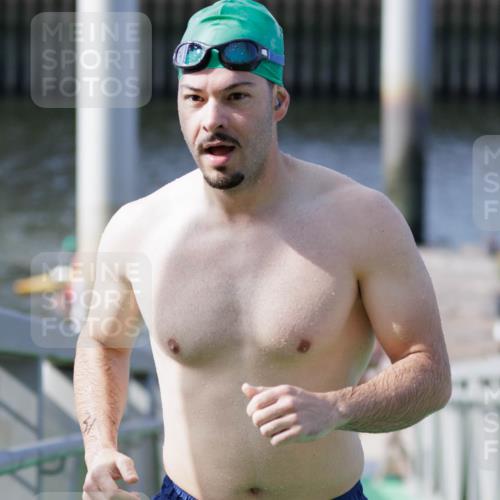 10.08.2025 - GEWOBA Citytriathlon Bremen H.Heesch http://msf.ph/oto/8552163 10.08.2025 10:27:31 Schwimmen 31, 51, 59, 135, 185, 209 meine-sportfotos.de