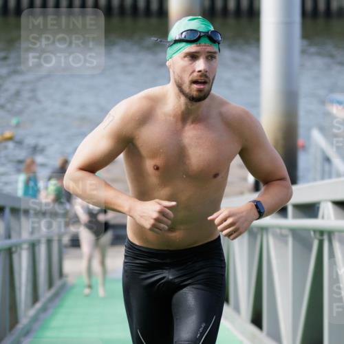 10.08.2025 - GEWOBA Citytriathlon Bremen H.Heesch http://msf.ph/oto/8552184 10.08.2025 10:27:35 Schwimmen 23, 31, 51, 59, 135, 209 meine-sportfotos.de