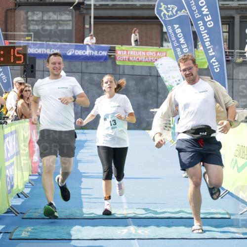 10.08.2025 - GEWOBA Citytriathlon Bremen H.Heesch http://msf.ph/oto/8552252 10.08.2025 11:52:57 Ziel 13 meine-sportfotos.de