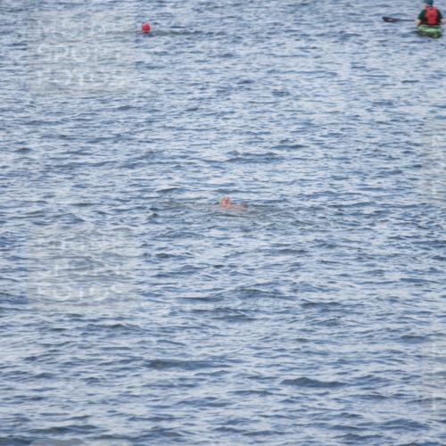 10.08.2025 - GEWOBA Citytriathlon Bremen H.Heesch http://msf.ph/oto/8552474 10.08.2025 12:14:10 Ziel  meine-sportfotos.de