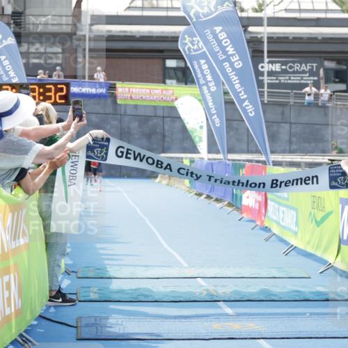 10.08.2025 - GEWOBA Citytriathlon Bremen H.Heesch http://msf.ph/oto/8552531 10.08.2025 13:17:14 Ziel  meine-sportfotos.de